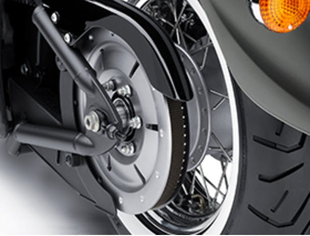 Kawasaki Vulcan 900 Classic’s rear wheel