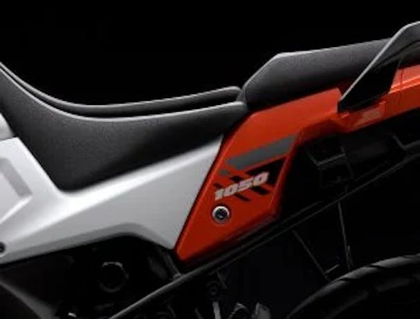 Suzuki V-Strom 1050 seat