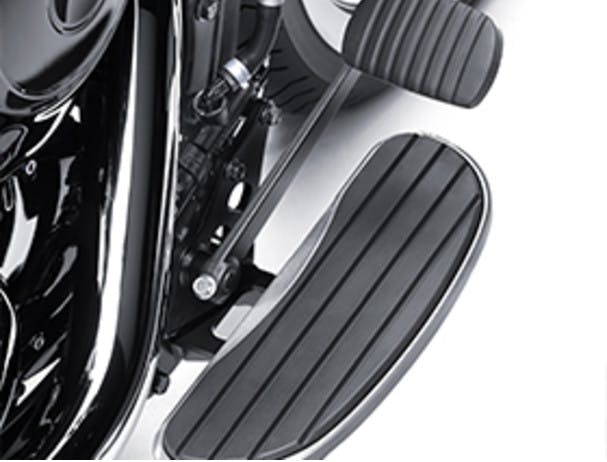 Kawasaki Vulcan 900 Classic’s footboards