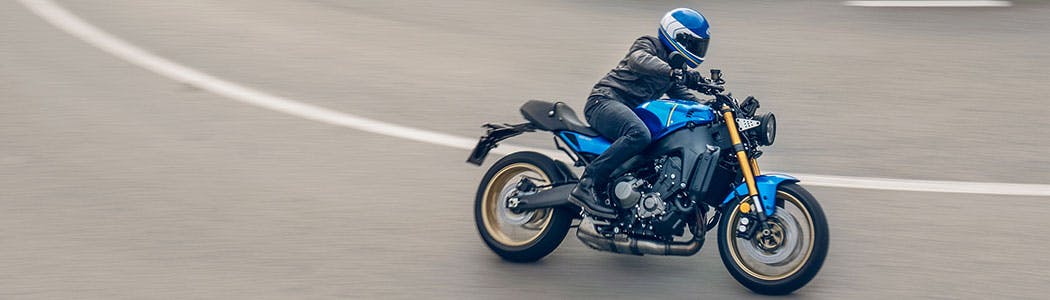 Yamaha XSR900 in legend blue colour on the road