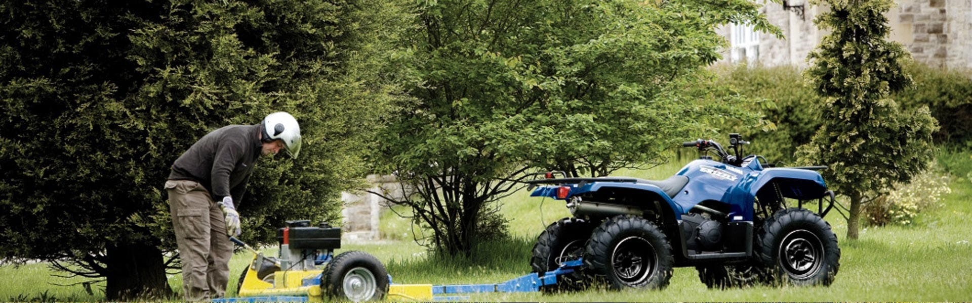 Yamaha Grizzly 350 2WD in Steel Blue towing machine