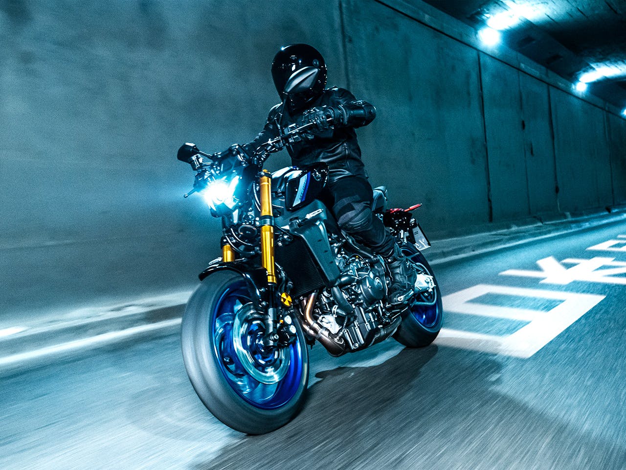 Yamaha MT-09SP on the road