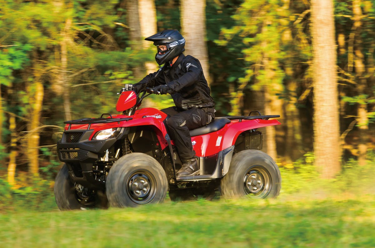 SUZUKI KINGQUAD 750AXI 4x4 PS being ridden on a farm