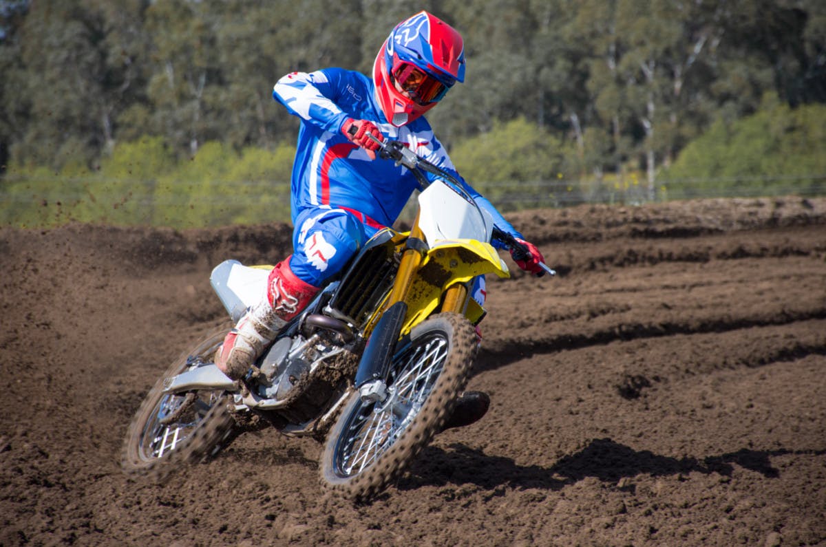 SUZUKI RM-Z450 being riden off road