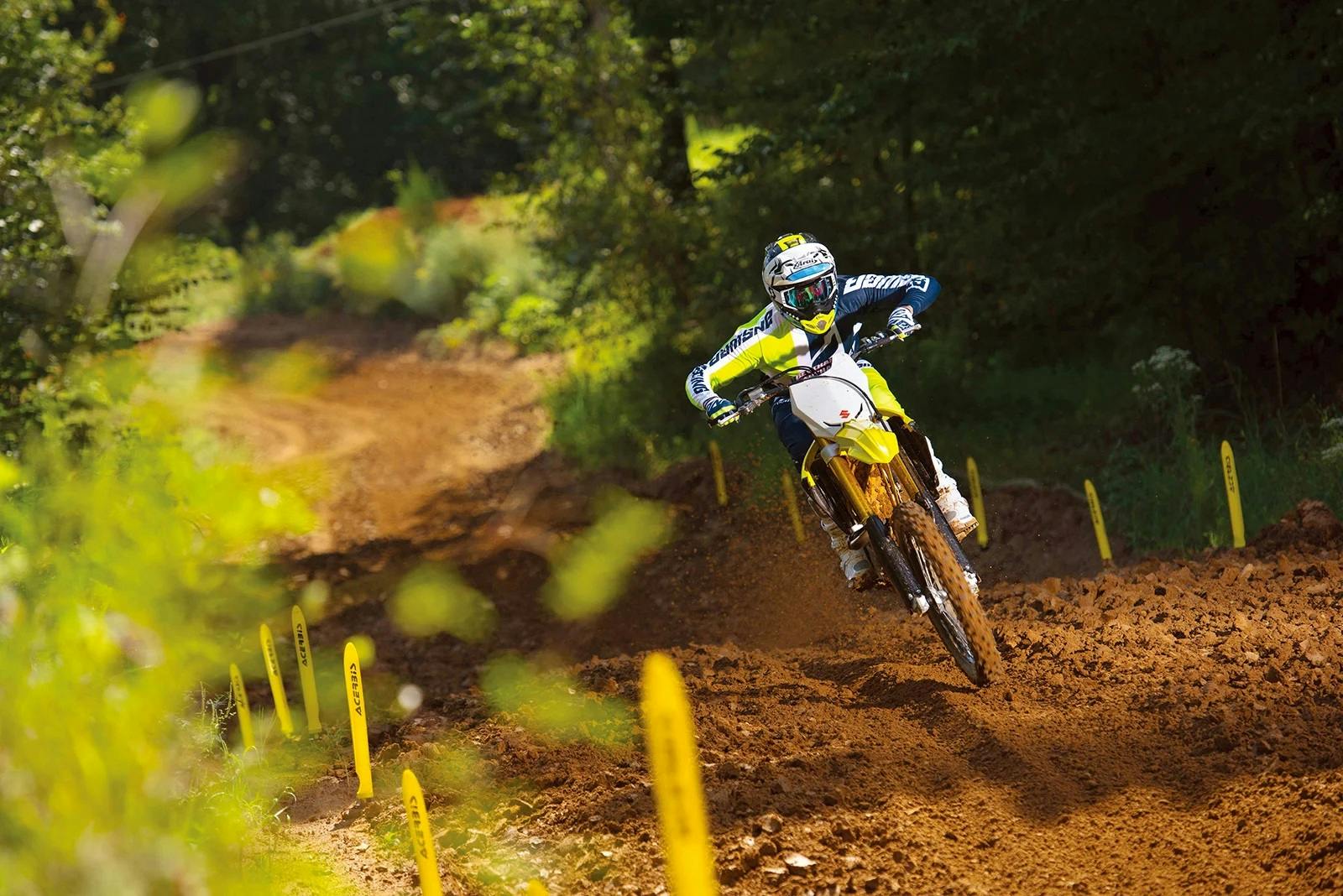 SUZUKI RM-Z450 being riden off road