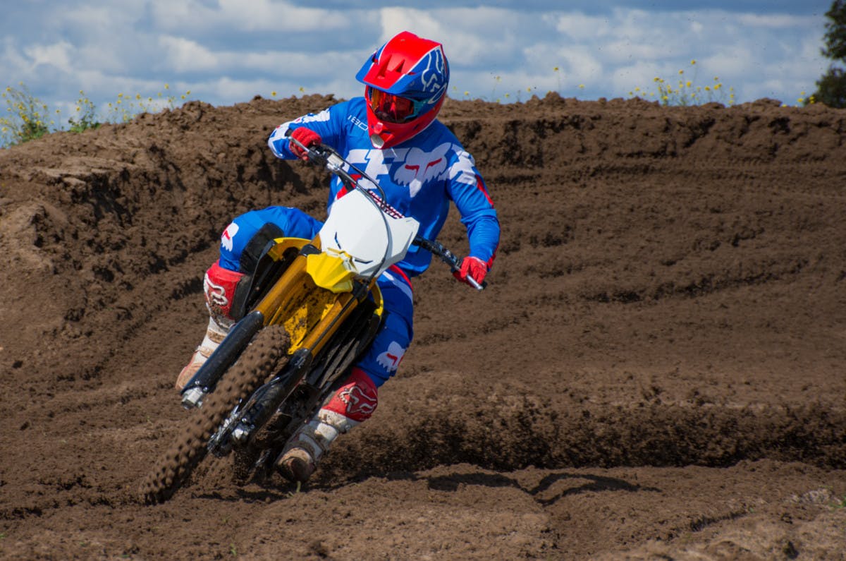 SUZUKI RM-Z450 being riden off road