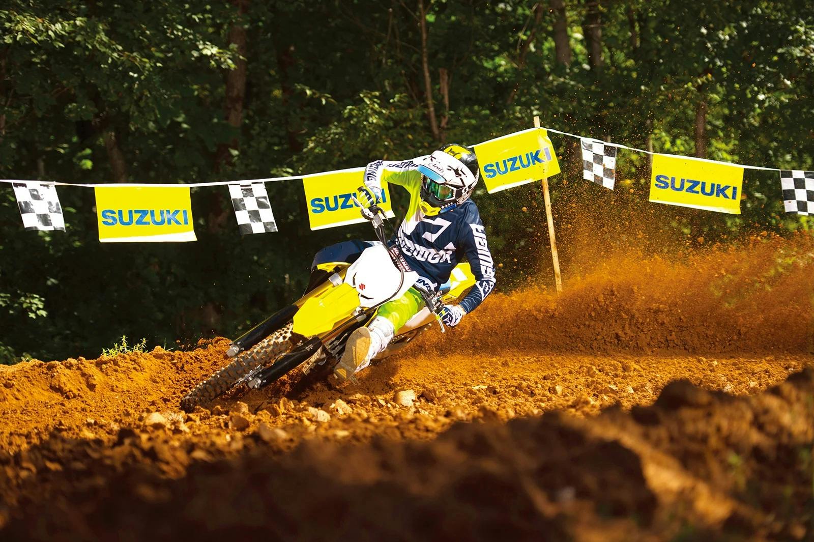 SUZUKI RM-Z450 being riden off road