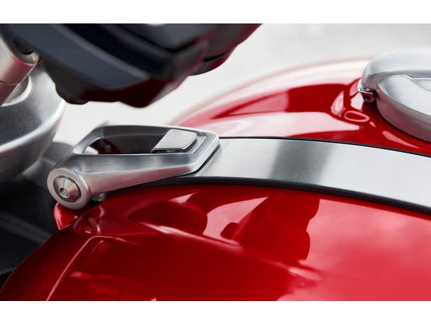 Triumph Rocket 3 R fuel tank details