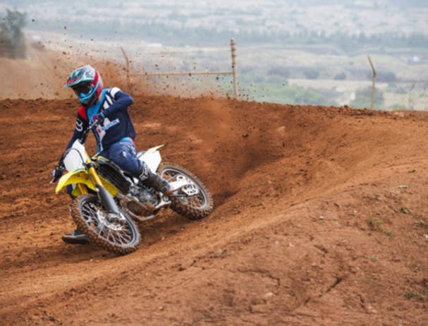 SUZUKI RM-Z450 being ridden off road