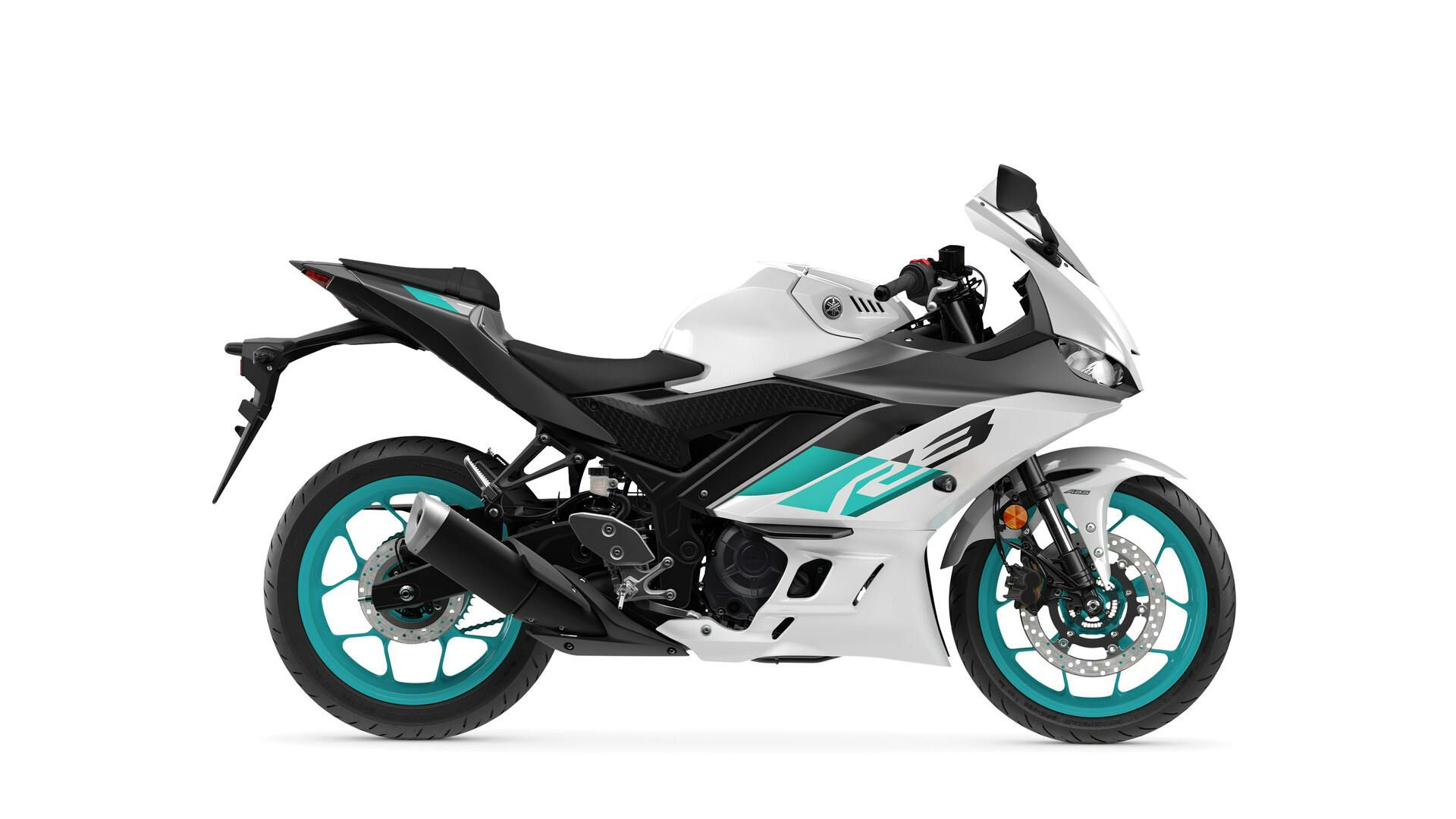 Yamaha YZF-R3 in intensity white colour