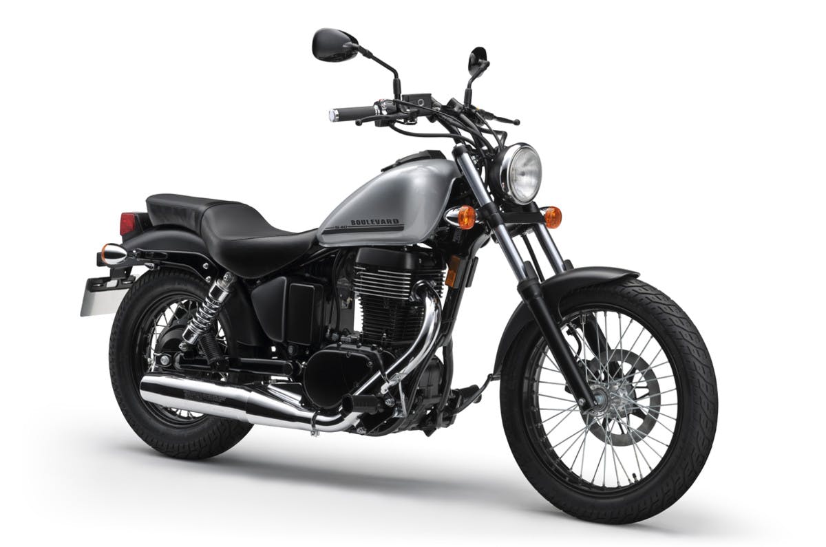 SUZUKI BOULEVARD S40 in metallic mystic silver colour