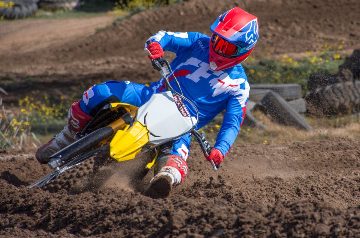 SUZUKI RM-Z450 being riden off road