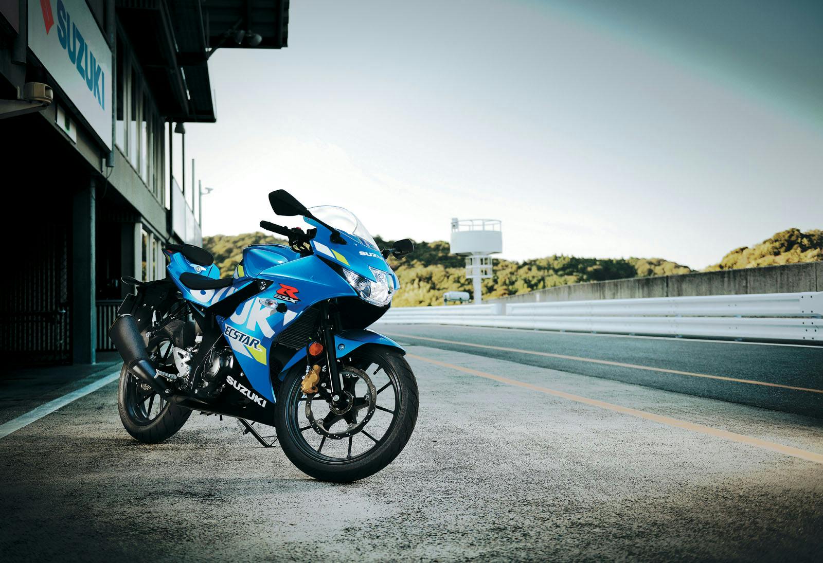 Suzuki GSX-R125 in metallic triton blue, parked