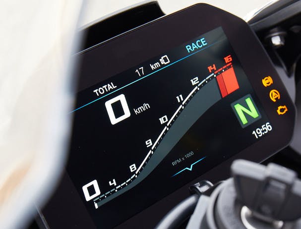 BMW S 1000 RR M SPORT TFT display