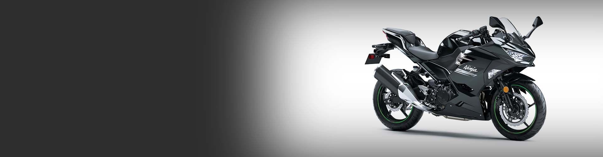 Kawasaki Ninja 400 Metallic Carbon Gray / Metallic Flat Spark Black