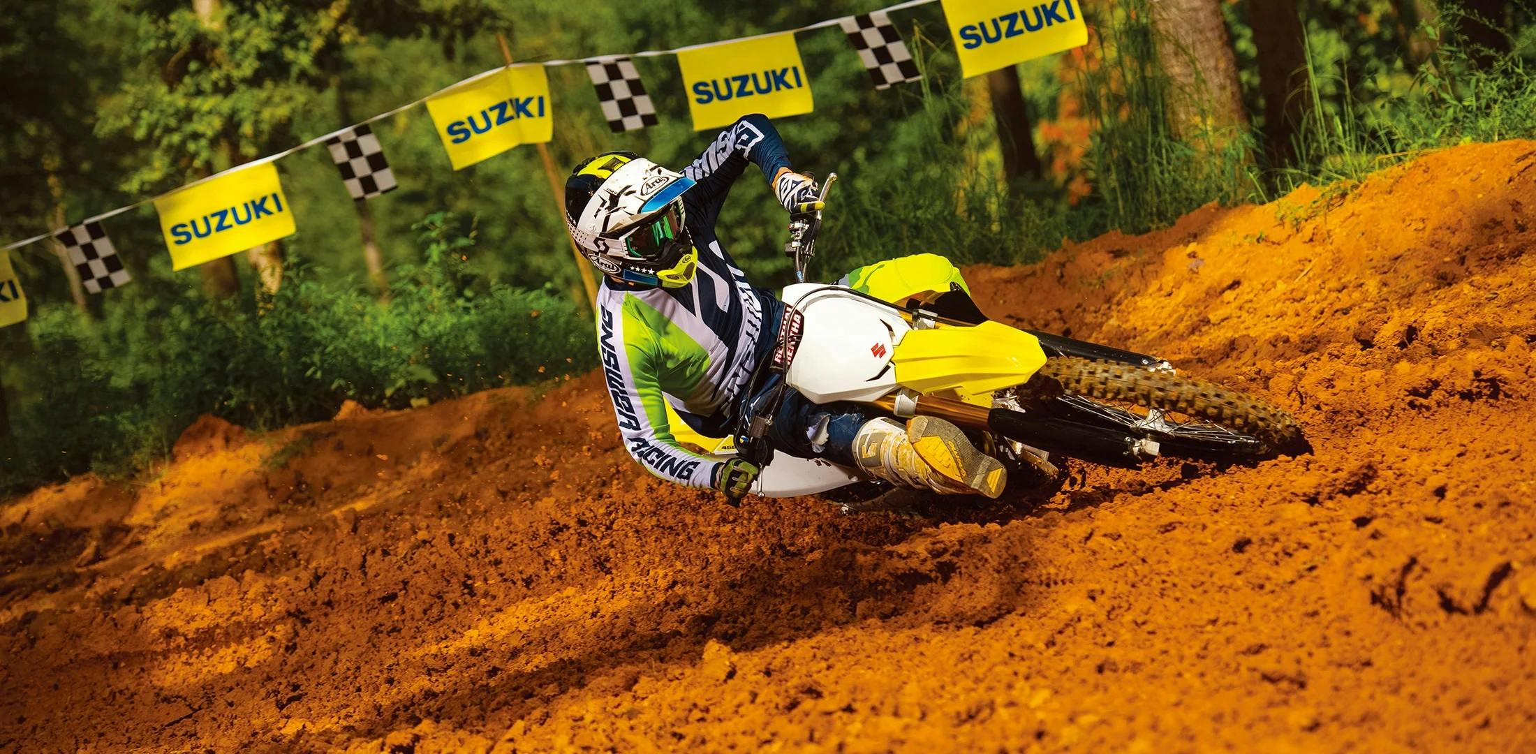 SUZUKI RM-Z450 being riden off road