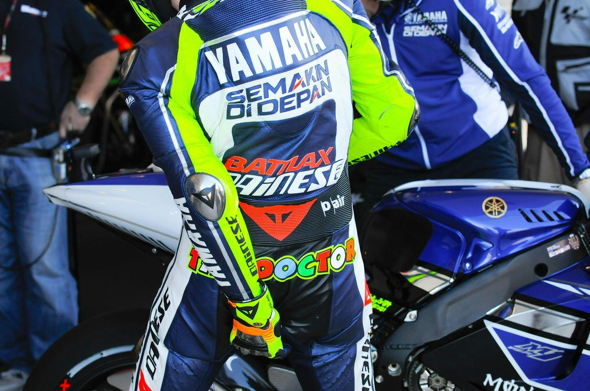 Rossi pulling at his leathers