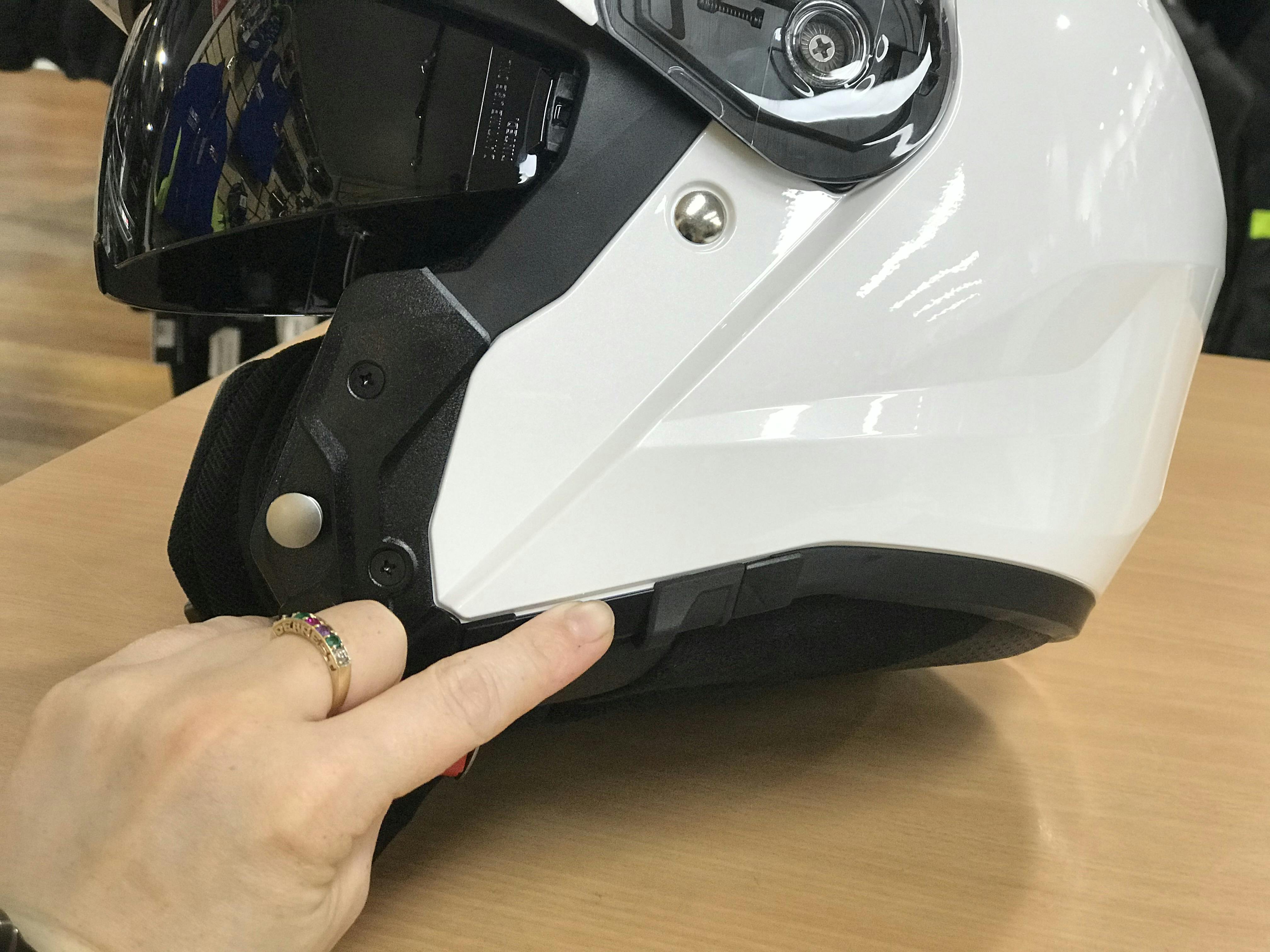 i90 open - pointing to where the new internal visor mechanism is