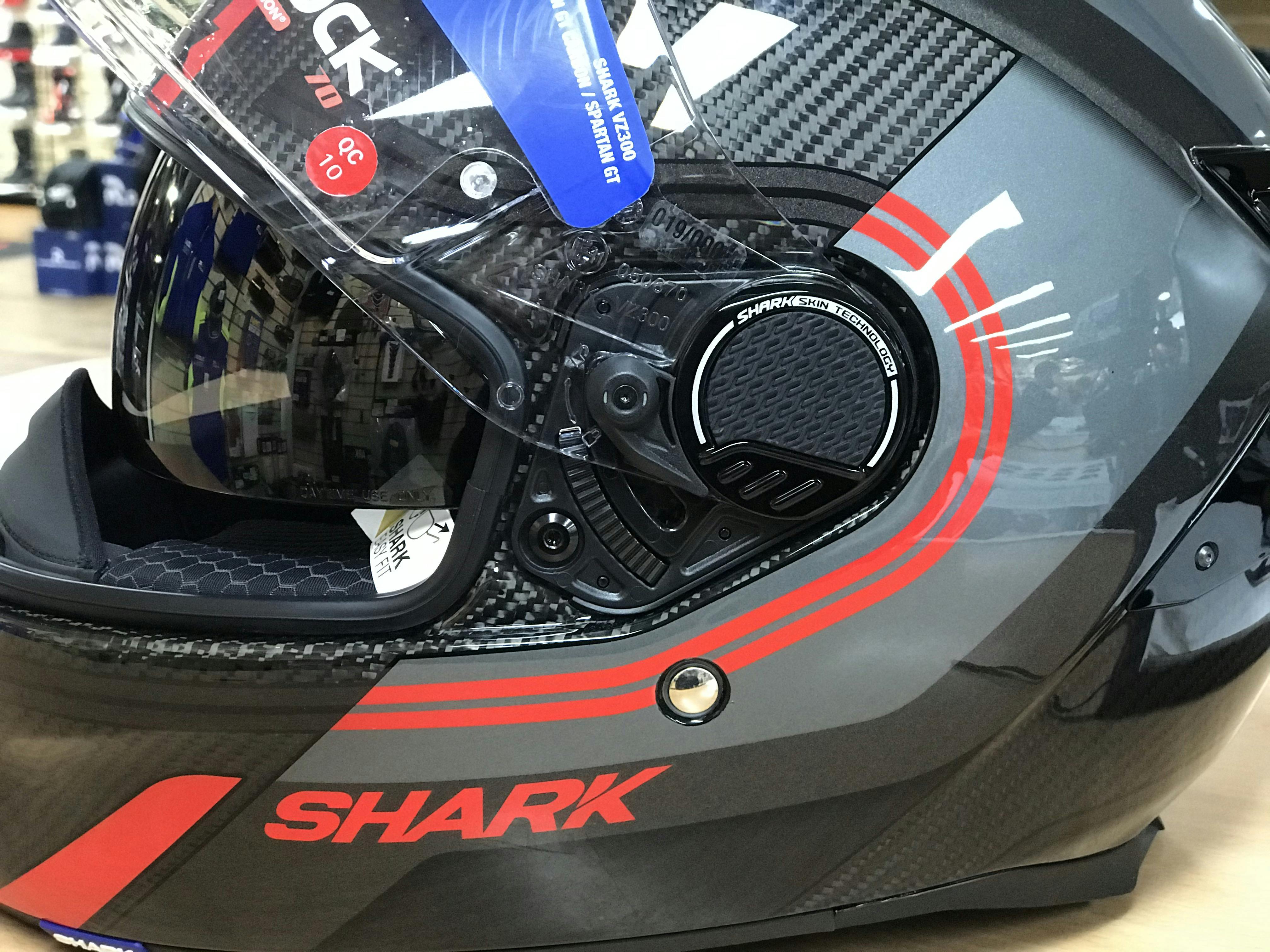 New visor with micro ratchet system for smooth visor operation on the Shark Carbon Spartan GT