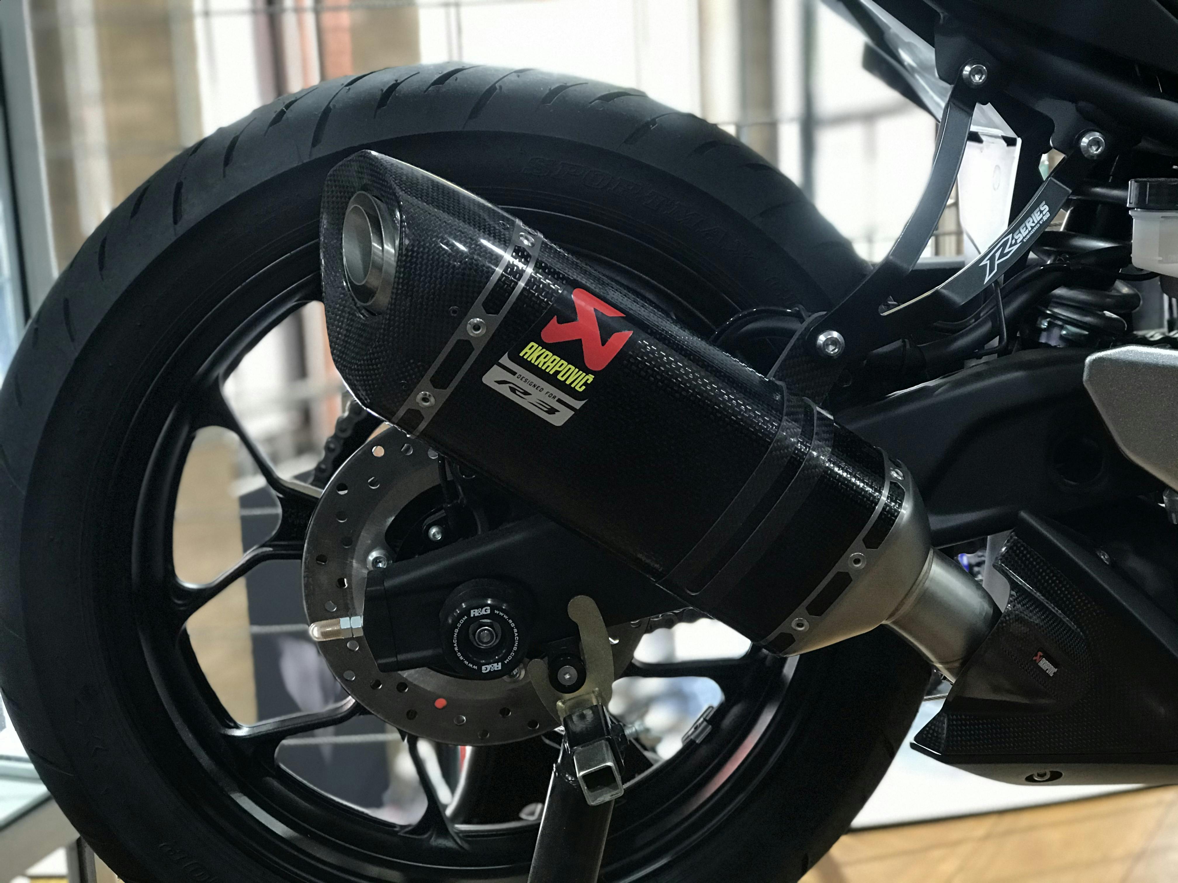 A genuine Yamaha/Akrapovic R3 slip-on exhaust a R3