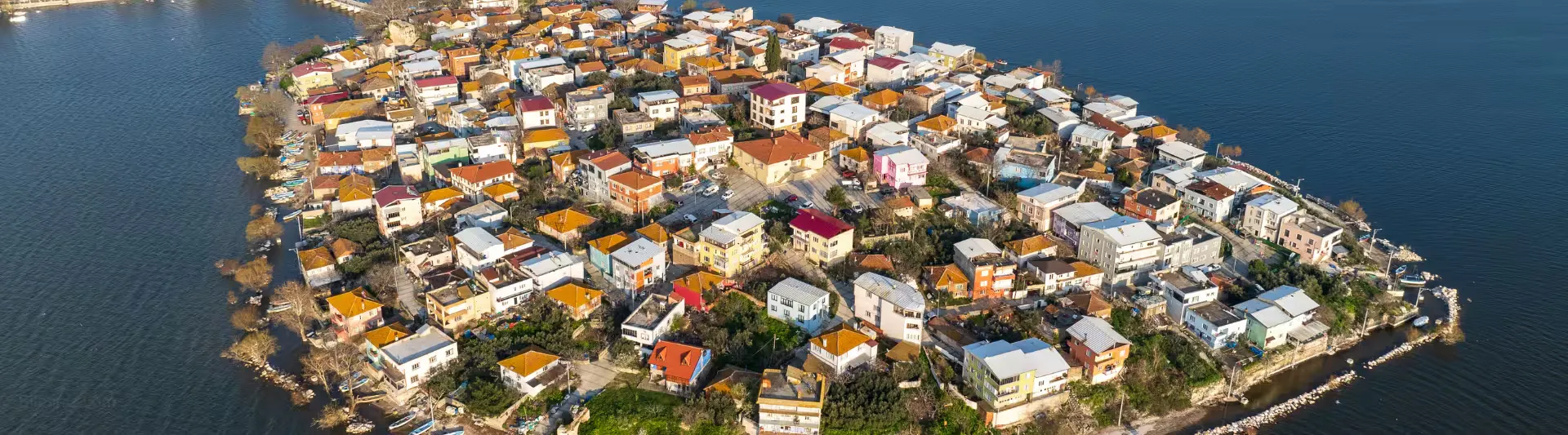 Uluabat Gölü kıyısındaki Gölyazı köyü, İzmir Bursa otobüs bileti kapak görseli