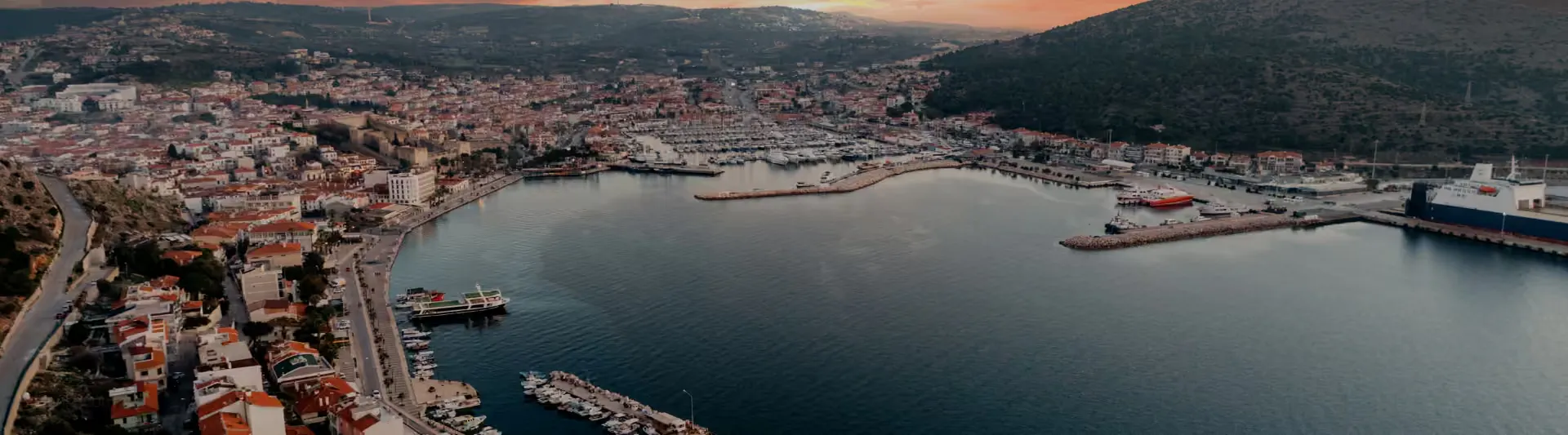 İzmir Çeşme Kalesi ve marinanın havadan görünümü, Eskişehir - İzmir otobüs bileti kapak görseli