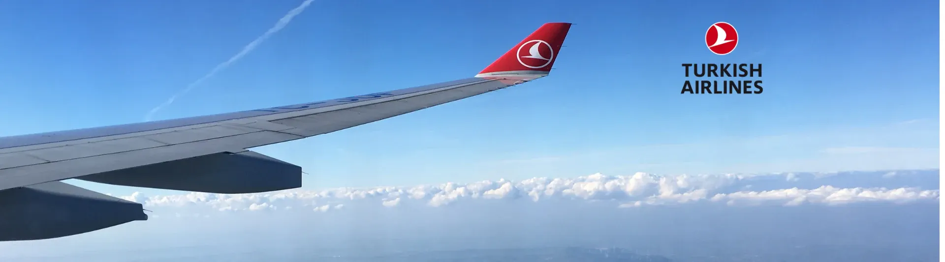 Gökyüzünde Türk Hava Yolları uçağı ve biletiniz.com logosu; Miles&Smiles avantajlarıyla THY bilet rezervasyonu ve online check-in rehberi.