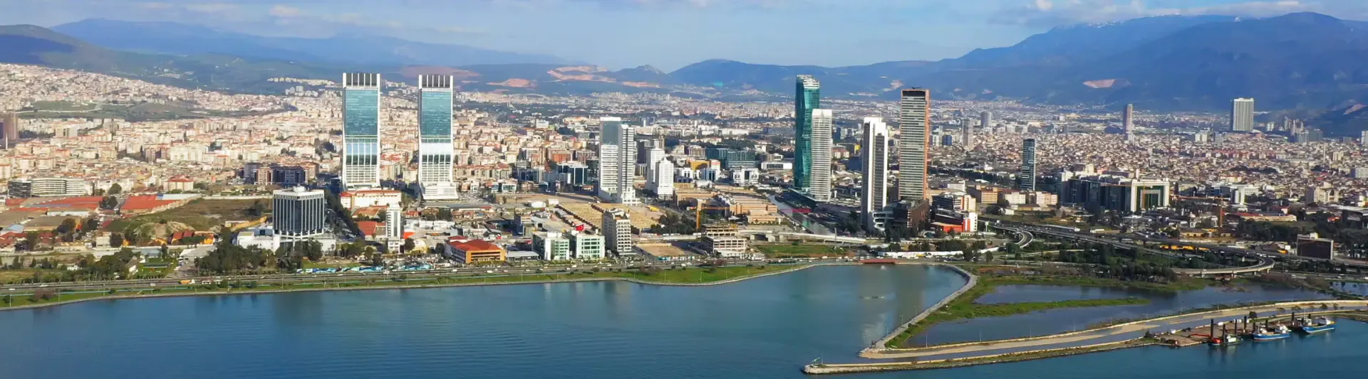 Ege'nin incisi İzmir panoramik şehir manzarası eşliğinde en uygun İzmir otobüs bileti seçenekleri ve güvenli biletleme.