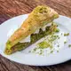 Gaziantep'in dünyaca ünlü havuç dilim baklavası ve dondurmalı sunum simgesi - biletiniz.com Gaziantep seyahat rehberi logosu.