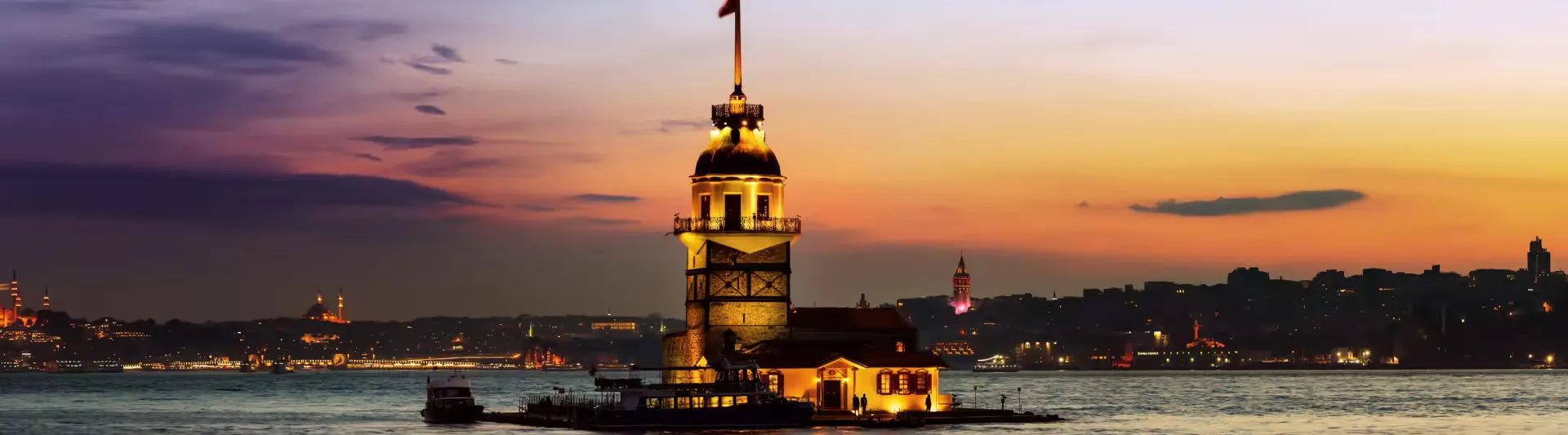  Kız Kulesi'nin günbatımı ışıkları altındaki silüeti, Yarımada manzarası - en uygun Ankara - İstanbul uçak bileti