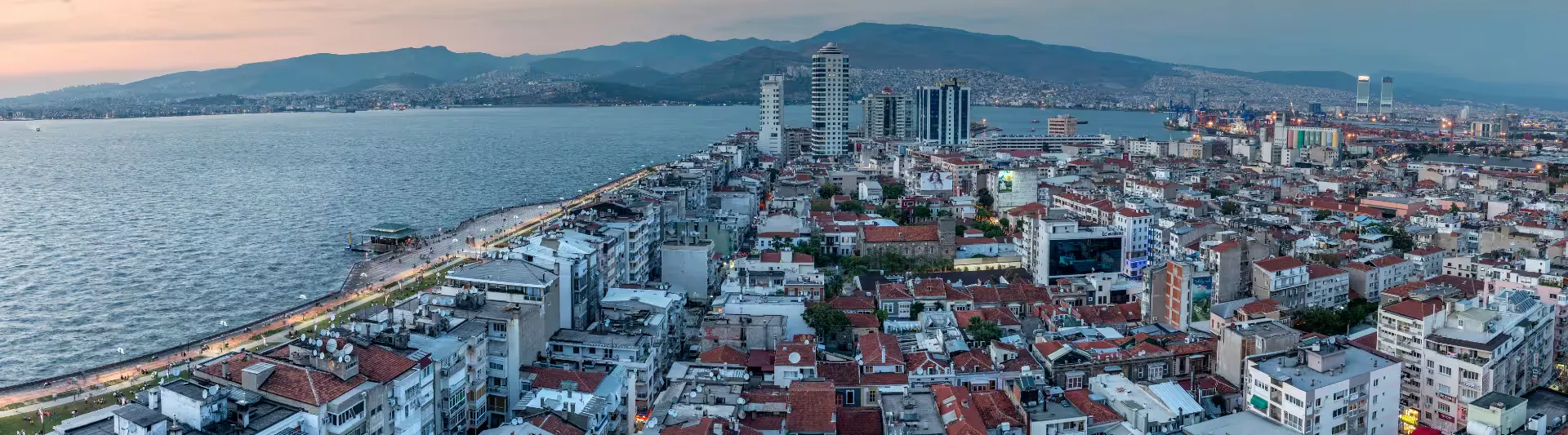 İzmir Alsancak kordon boyu deniz manzarası ve şehir panoraması - İzmir uçak bileti