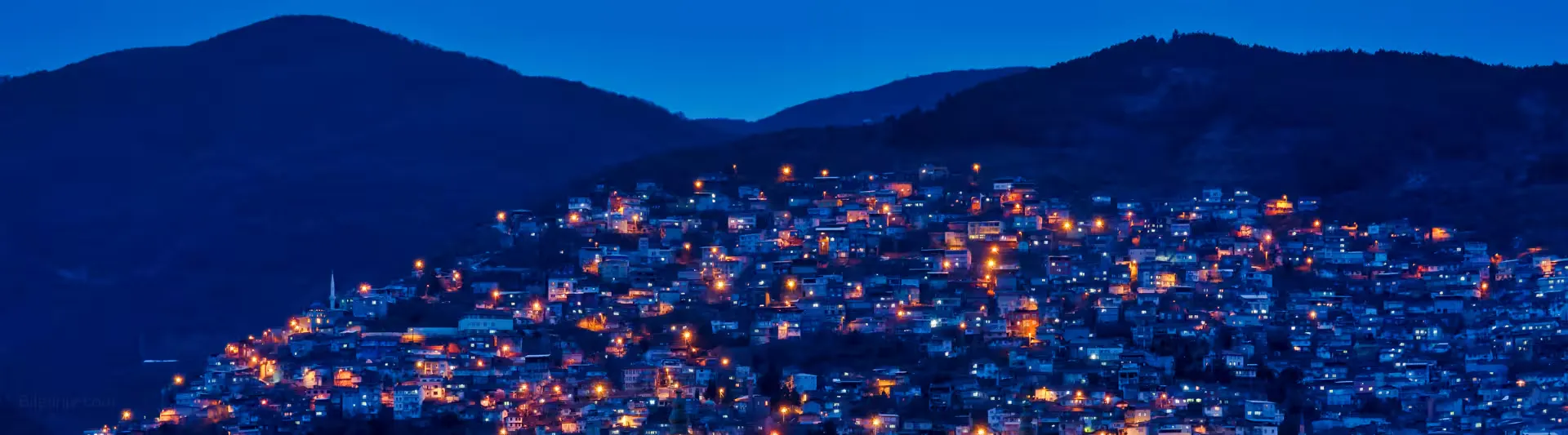 Gece aydınlatmasıyla Bursa şehir manzarası, İstanbul - Bursa otobüs bileti kapak görseli