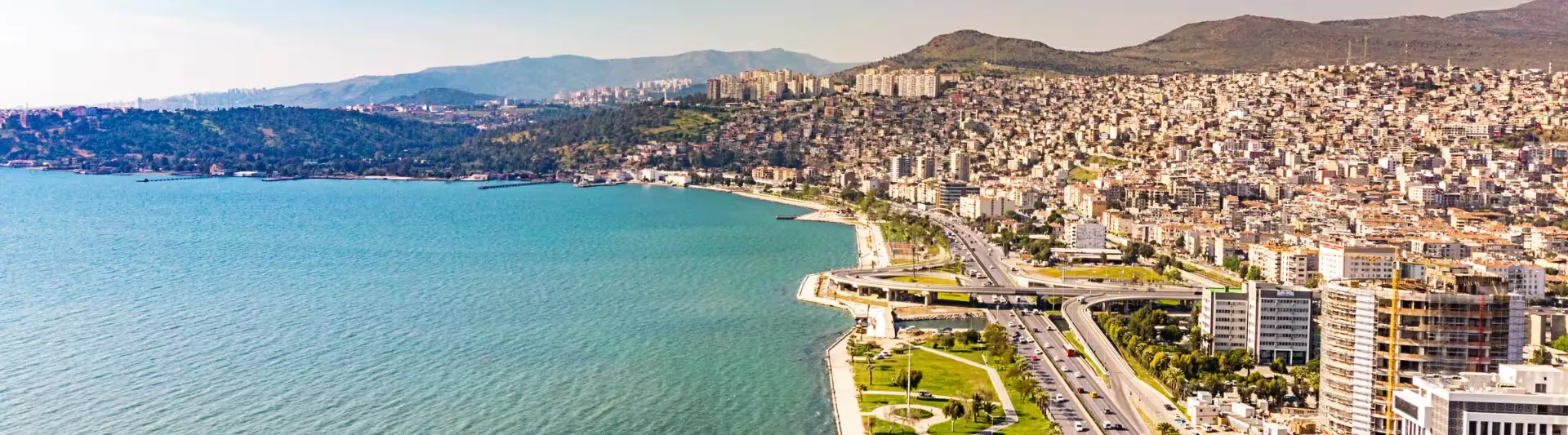 Bayraklı'dan solda deniz sağda şehir uzanan İzmir manzarası, Gaziantep - İzmir otobüs bileti kapak görseli