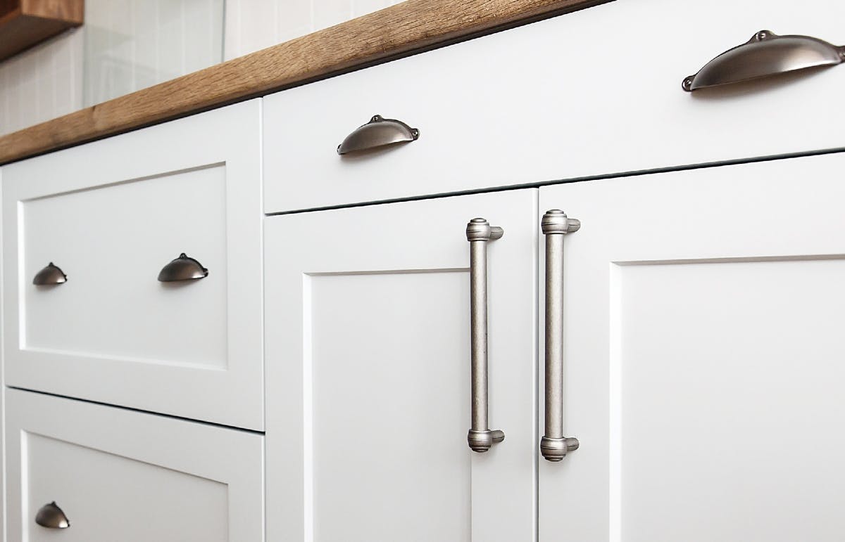 Save on kitchen cabinet hardware Kitchen cabinet hardware