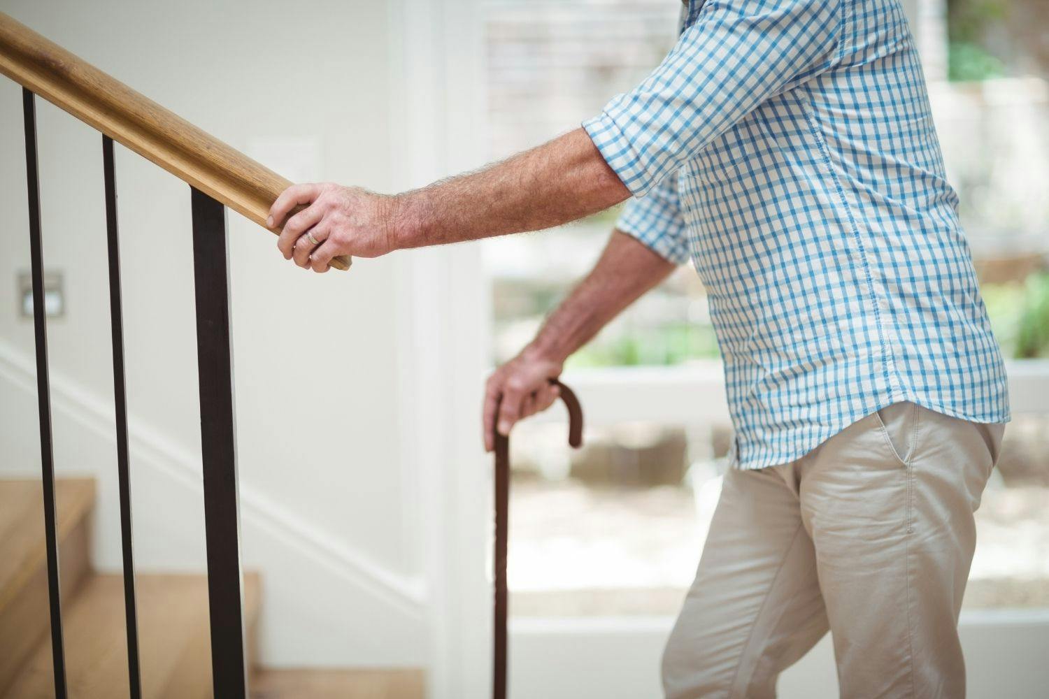 Escaliers dans une maison pour personnes âgées Escaliers dans une maison pour personnes âgées