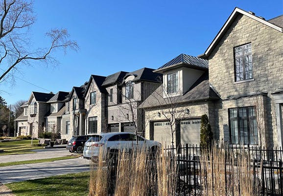 Start my renovation Homes in Oakville, Ontario