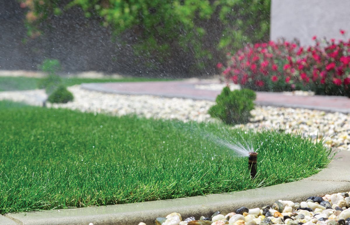 Vaut-il la peine d'investir dans des systèmes d'irrigation intelligents Système d'irrigation de pelouse