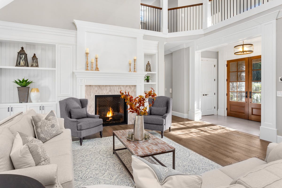 6 façons de préparer votre maison pour l’hiver: Vérifiez votre foyer et votre cheminée Cheminée dans le salon