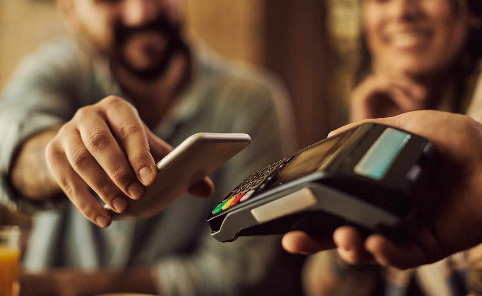 Man paying contactlessly on a POS terminal