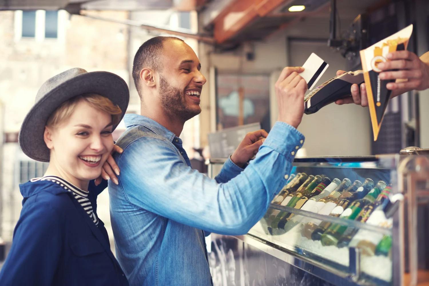 Commerçant qui fidélise ses clients avec ses produits