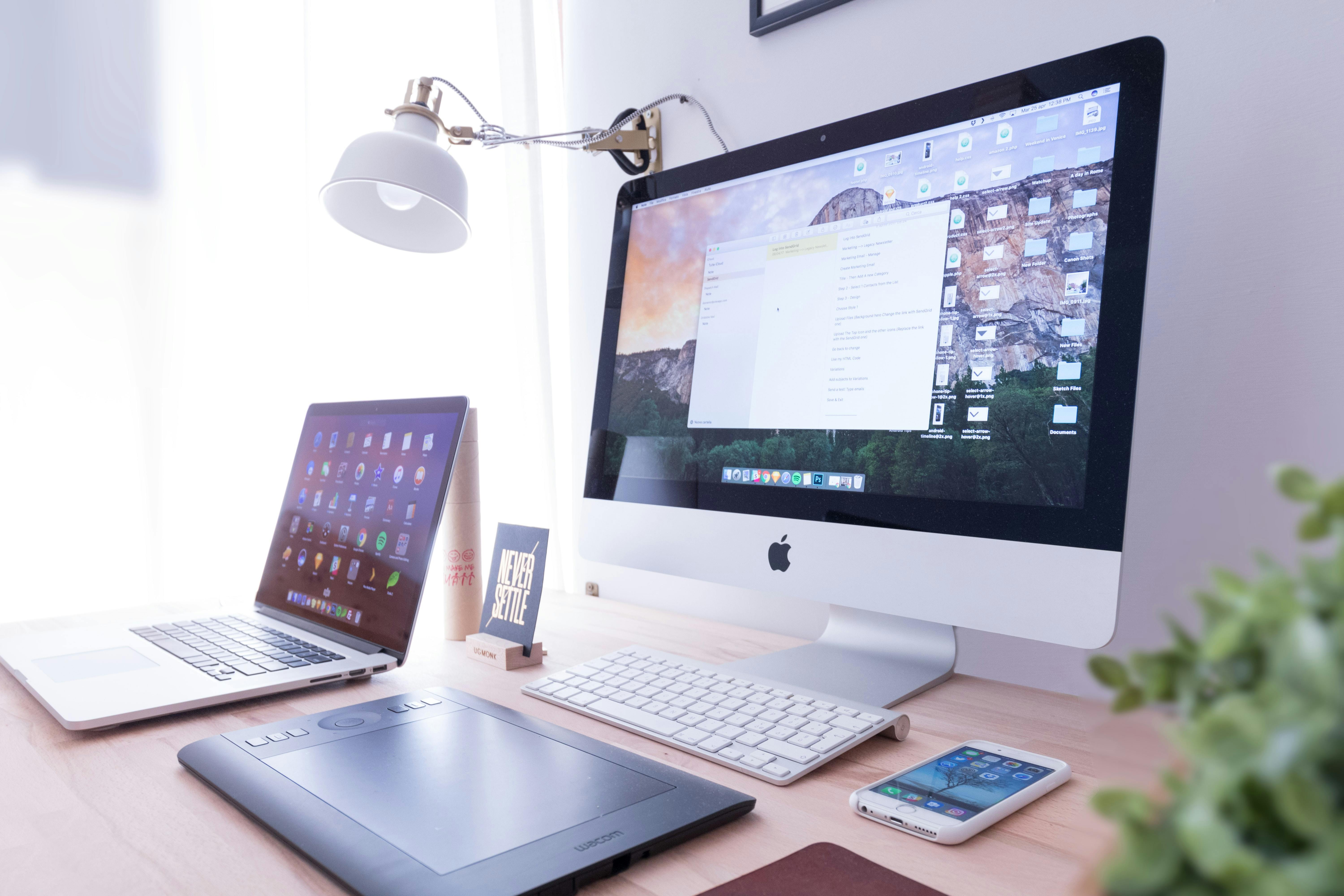 computer screens up - Photo by Domenico Loia on Unsplash