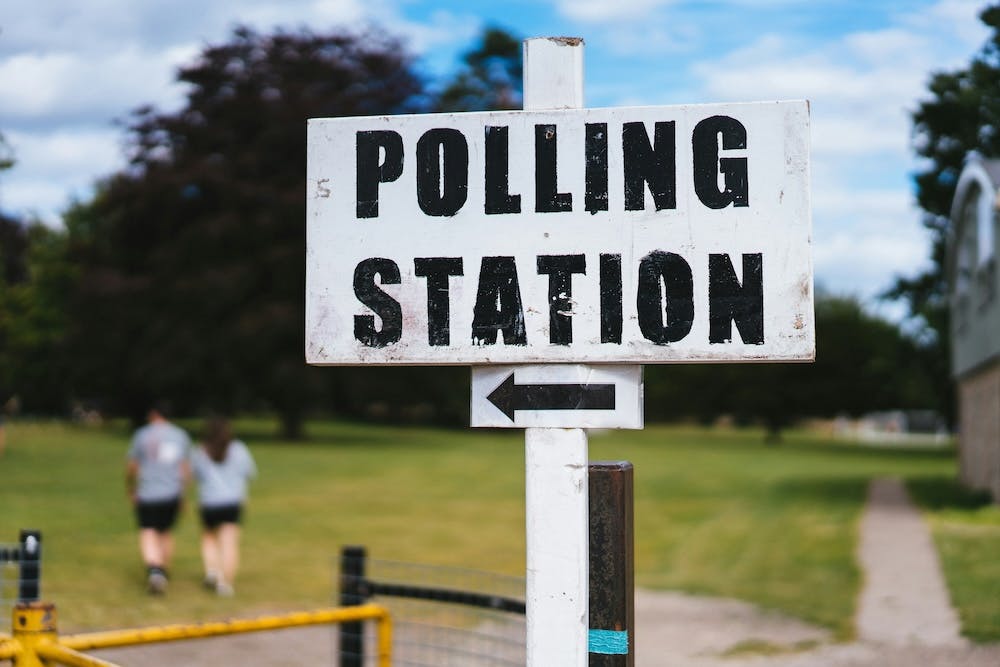 Photo of a sign that says Polling Station with an arrow