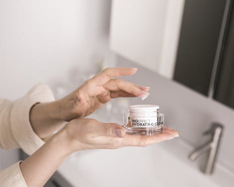 Hydrating water cream. Deeply nourishes skin with clean ingredients.