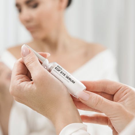 Active anti-aging eye serum. Fights wrinkles and fine lines.