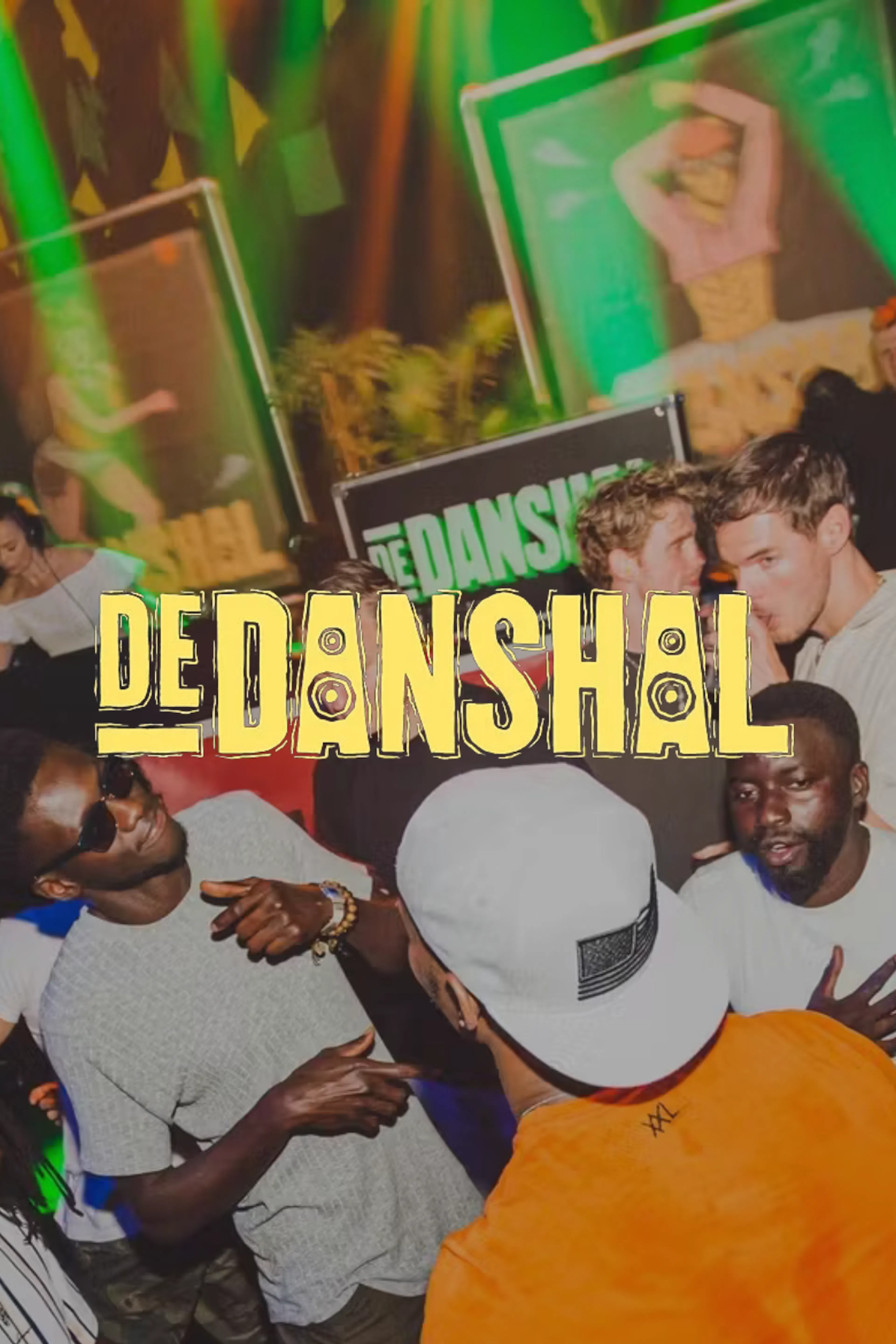 Dansende mensen met de tekst "De Danshal"