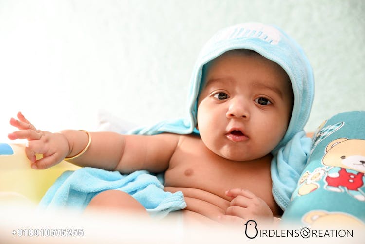 newborn creative photography