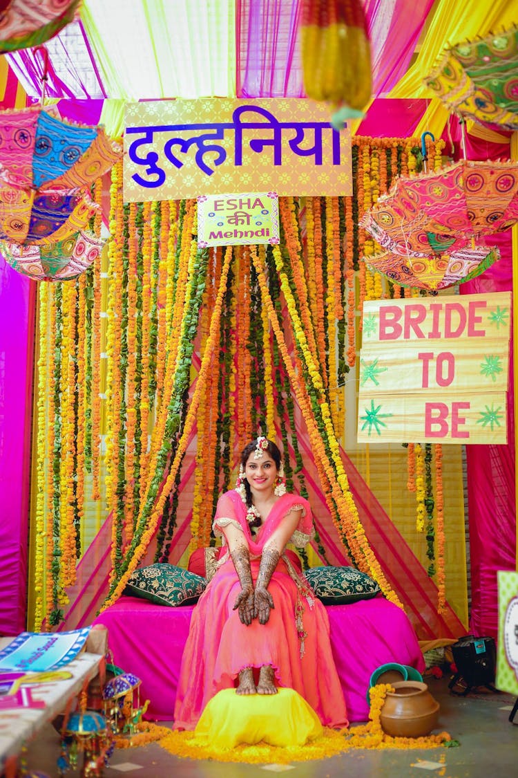 mehndi poses for brides