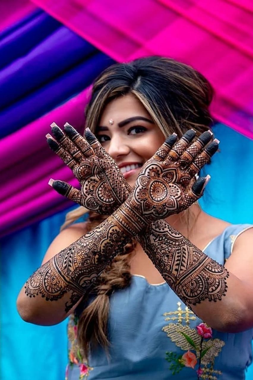 Tips On How To Flaunt Your Bridal Mehendi Pictures