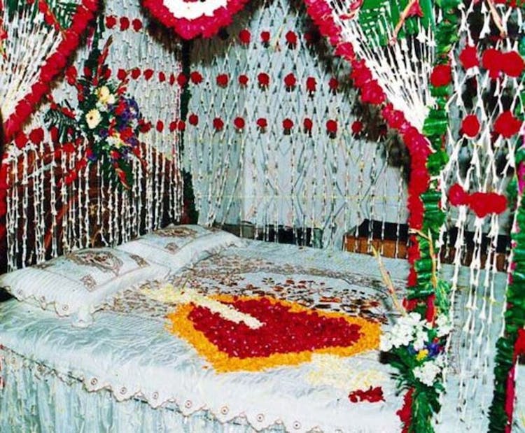 phool sajya bed