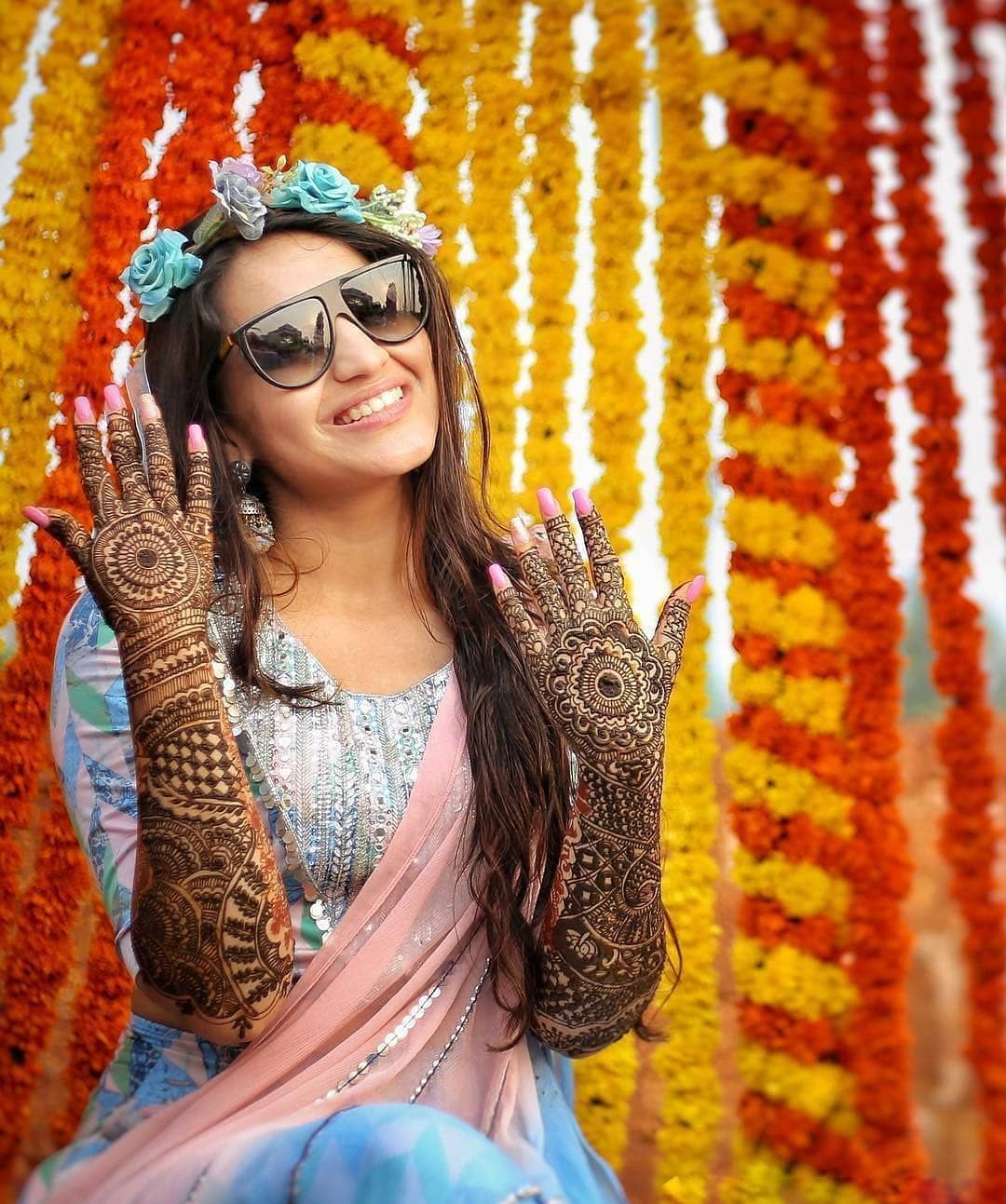 Top 10 Mehndi Poses for Bride To Be in 2023